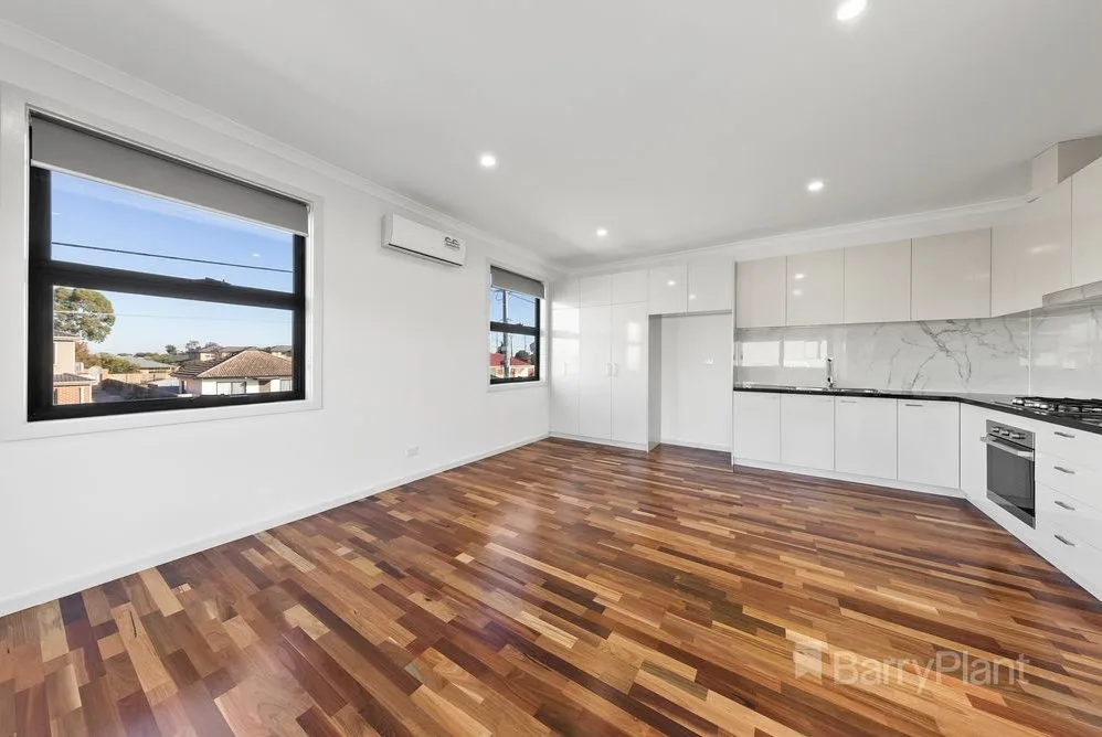 114 George Street, St Albans – Unit 1 · Kitchen and living