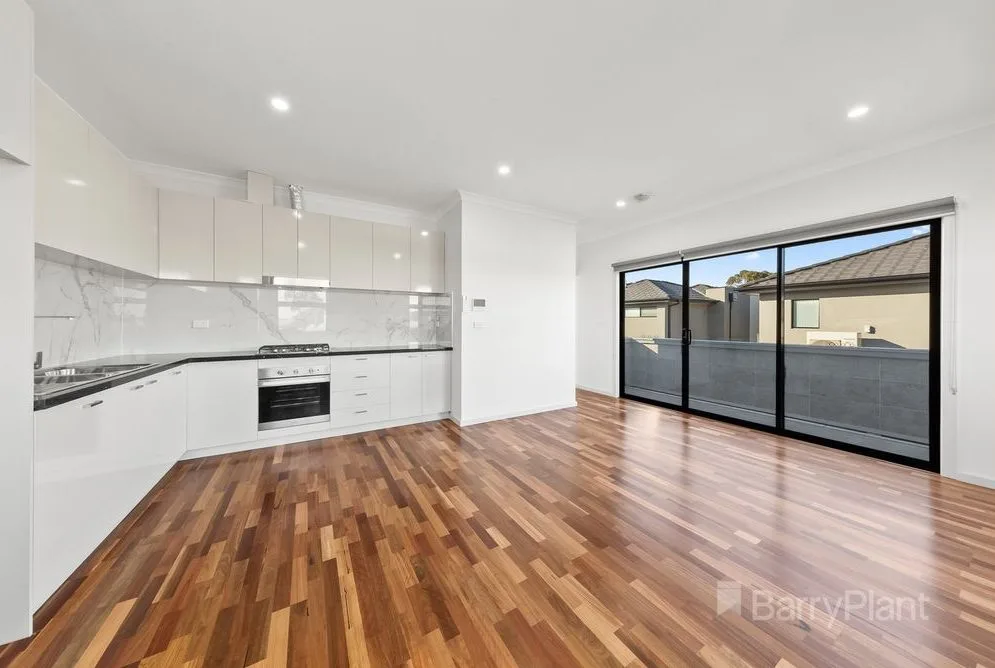 114 George Street, St Albans – Unit 1 · Kitchen