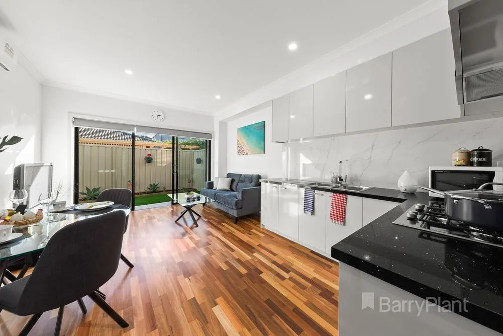 114 George Street, St Albans – Unit 2 · Open plan living