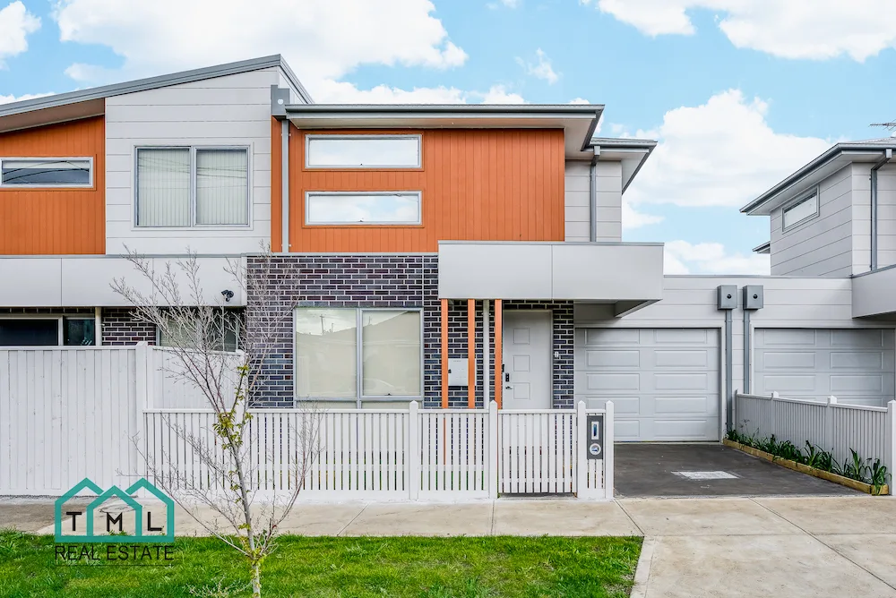 71 Erica Avenue, St Albans – From the driveway