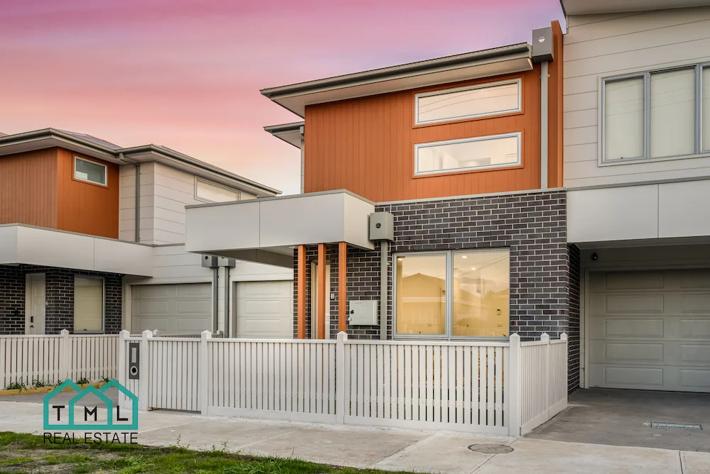 71 Erica Avenue, St Albans – Courtyard at dusk