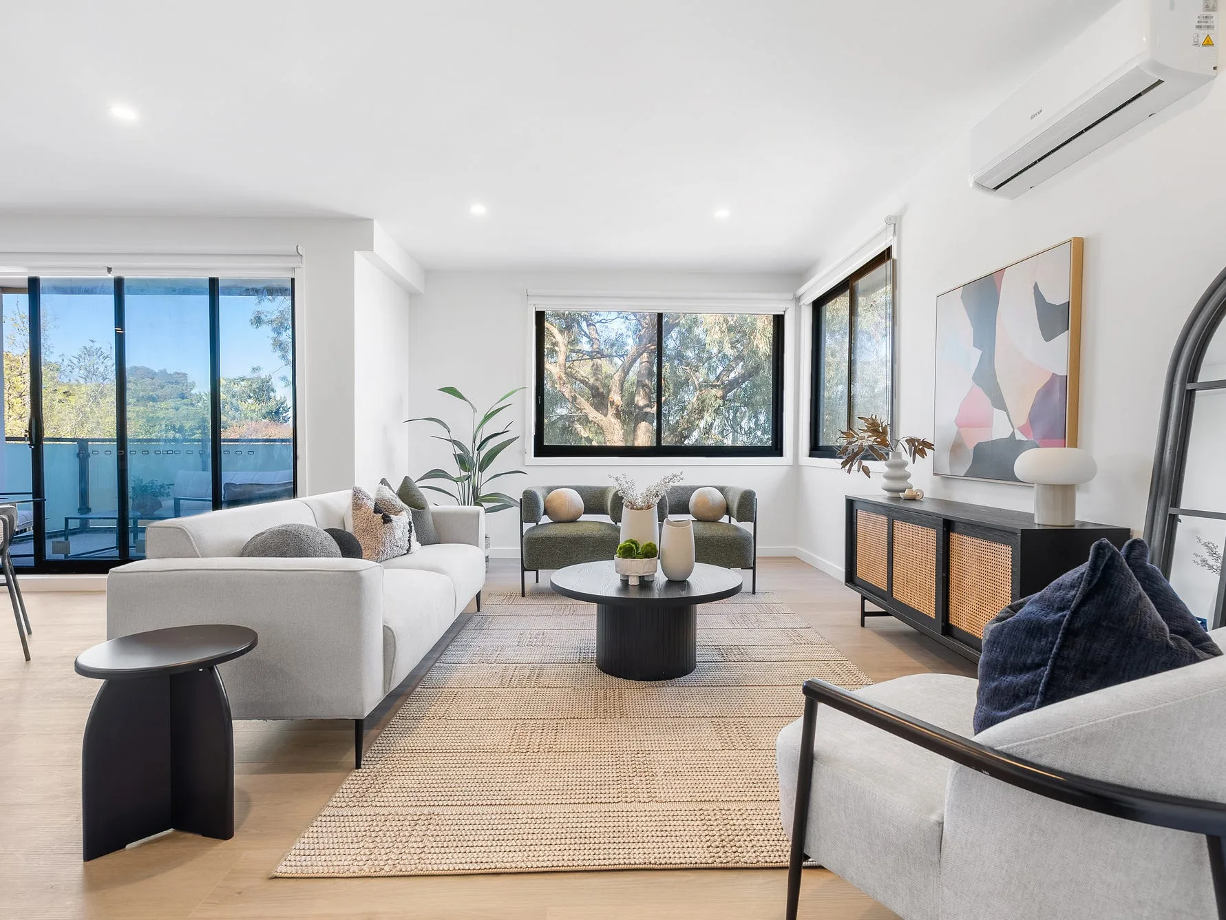 5-7 Montgomery Place, Bulleen – Unit 1 · Living