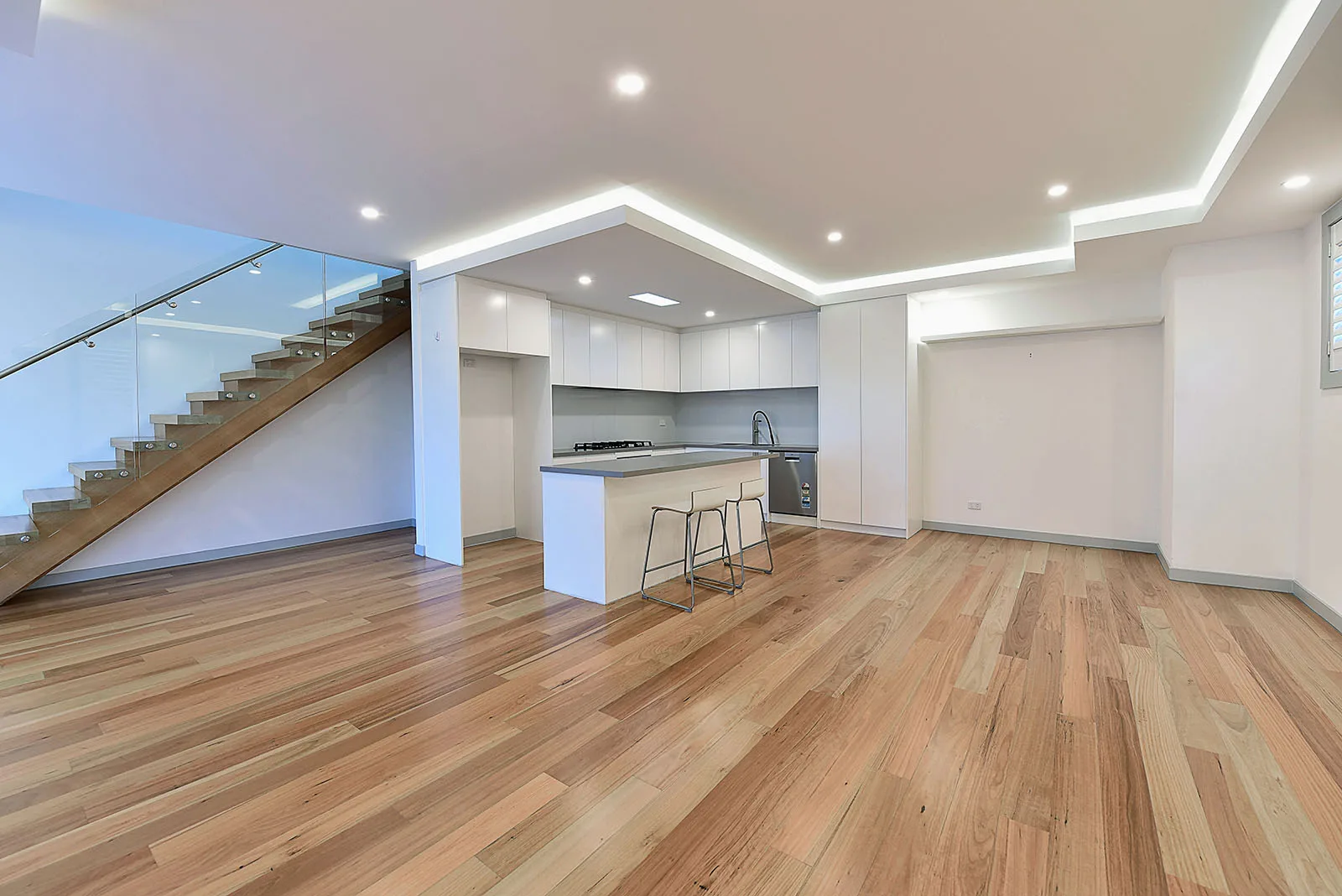 12 Michael Court, Niddrie – Unit 1 · Living, looking back