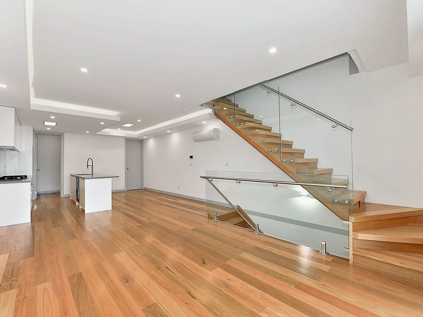 12 Michael Court, Niddrie – Unit 1 · Stair