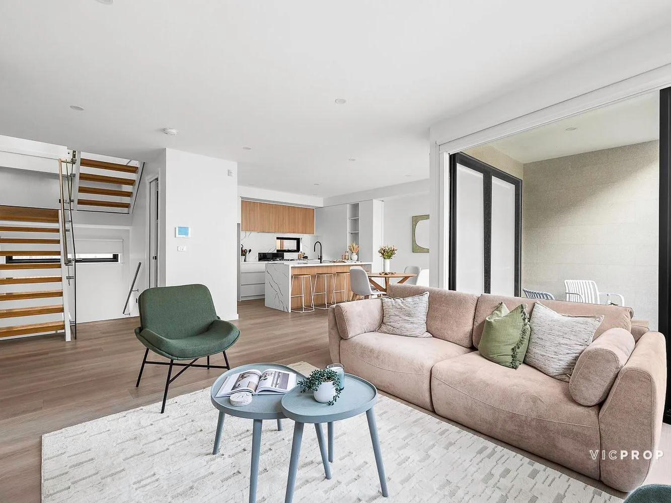 5-7 Montgomery Place, Bulleen – Unit 7 · Living and stair